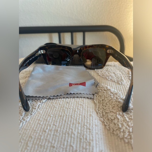 Ray-Ban Sunglasses (Unisex) - Picture 3 of 4